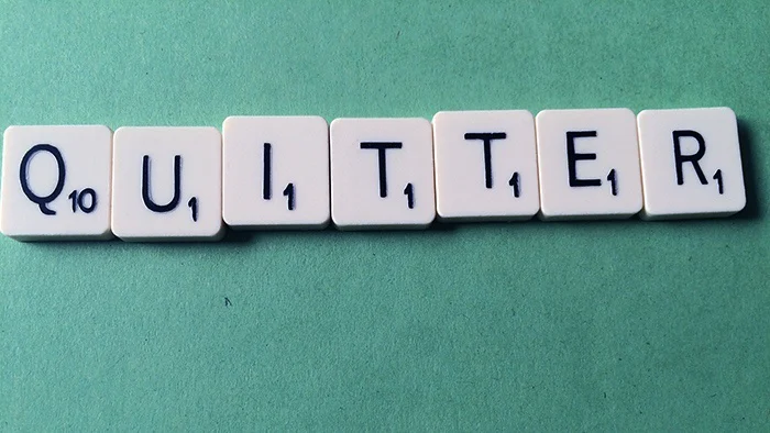 Quitter in scrabble tiles